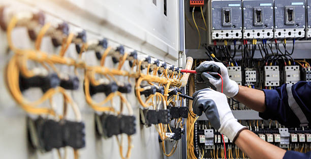 Professional Electrician technician working in Willowbrook, IL